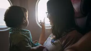 Как реагировать на шумного ребенка в самолете