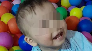 "Лопнул аппендикс, загноился живот". Мама малыша обвинила врачей в Алматинской области