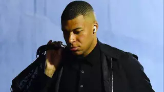 ПСЖ "удалил" Мбаппе с официального сайта