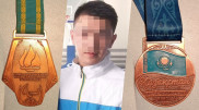 Казахстанский паралимпиец продает свои медали, чтобы купить лекарства матери