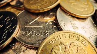 Рубль продолжает дешеветь в Казахстане