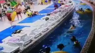 Спасение тонувшего мальчика попало на видео в бассейне Астаны