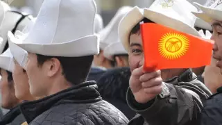 Кыргызстан вслед за Казахстаном "омолодил" граждан