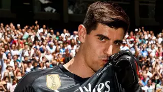 Конец карьеры? Звездный вратарь “Реала“ на носилках покинул тренировку