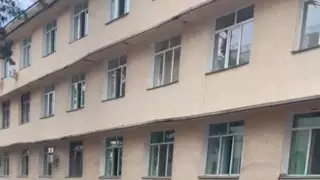 Выбросилась из окна роддома в Каскелене: о состоянии женщины рассказали врачи