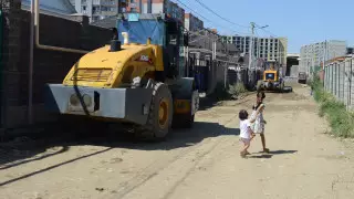 "Не только центр" - как ремонтируют дороги на окраинах Алматы