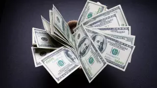 Курс доллара растет на торгах