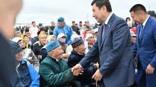 Кошанов передал поздравления Президента с юбилеем Машхура Жусупа