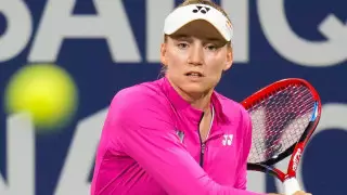 "Заснула в 5 утра". Рыбакина объяснила неожиданное поражение в Канаде