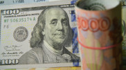 Курс доллара перевалил за 100 рублей в России