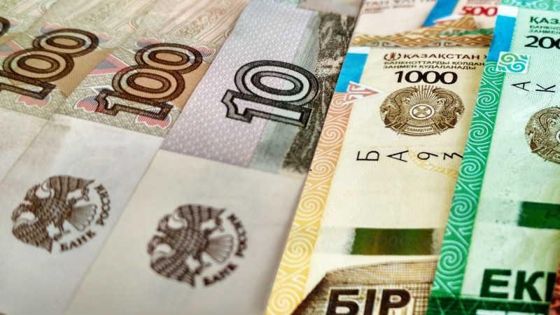 Рубль в ускоренном падении: почему российская валюта снова дешевеет | webmaster-korolev.ru
