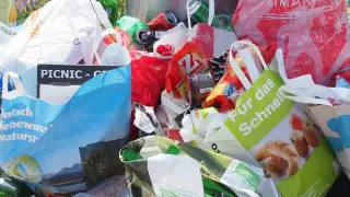 Арендатор год не выносил мусор из съемной квартиры: видео