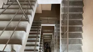 "Қуаныштың арты қайғымен аяқталған". Алматыда бір жасар бала 8-қабаттан құлап мерт болды