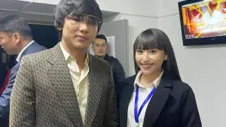 "Сәкен мырза - жайдары, Қайрат - көкіректеу". Концерт ұйымдастырушысы әншілердің шынайы бет-бейнесін көрсетті