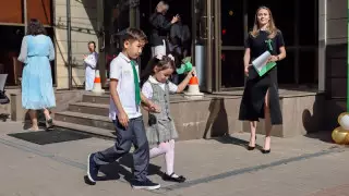 Что подарить учителю, помимо цветов, на 1 сентября