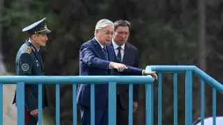 Токаев посетил селезадерживающую плотину "Аюсай"