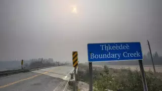 Тысячи людей эвакуируют из-за пожаров в Испании и Канаде