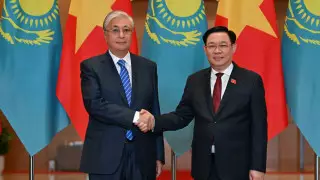 Токаев встретился с председателем национального собрания Вьетнама