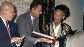 Появилось архивное фото с Кунаевым и Хо Ши Мином в Алматы