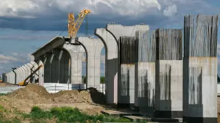 Китайские надписи возле LRT удивили астанчан