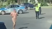 "Закрыл все кредиты": погоню за голым мужчиной сняли на видео в Таразе