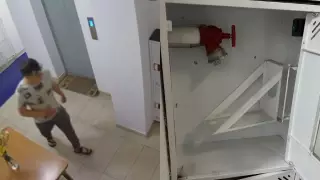 "Полиция қауқарсыз!" Көпқабатты тұрғын үйлердің өрт сөндіргіш құралдары тоналып жатыр