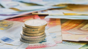 Названы официальные курсы доллара, рубля и евро на выходные