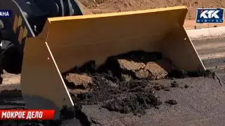 Столичные дорожники уложили асфальт во время ливня