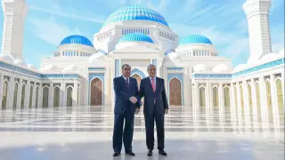 Токаев и Рахмон посетили главную мечеть Астаны
