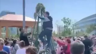 "Тень легла на всех жителей Астаны". Нарушивших порядок на таджикской выставке накажут - Касымбек