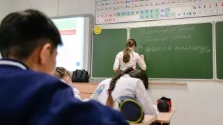 Когда в Казахстане снова продлят учебный год