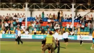 Кыргызстанские фанаты чуть не сорвали матч с легендами "Барселоны"