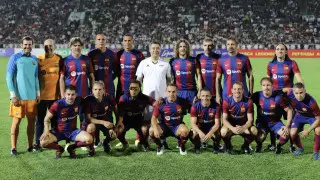 Глава Кыргызстана вместе со Смаковым и Лорией сыграл против "Барселоны"