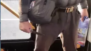 Мужчина угрожал алматинцам ножом в автобусе