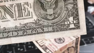 Курс доллара вырос на 3 тенге