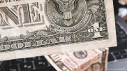 Курс доллара вырос на 3 тенге