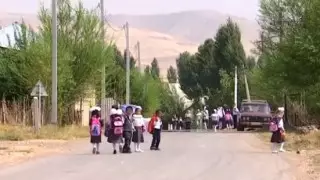 "Избивают, матерятся, бьют": родители не отпускают детей в школу в Туркестанской области