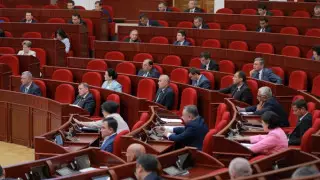 В Узбекистане запретят пропаганду многоженства и закрывающую лицо одежду