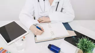 Вылечили 52 зуба, работали 40 часов в сутки. Приписки на 200 миллионов нашли в медстраховании