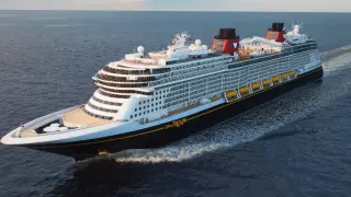 В сети появились фото "Диснейленда" на воде