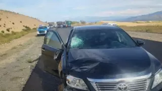 Наносившего разметку рабочего насмерть сбили на трассе в области Жетысу