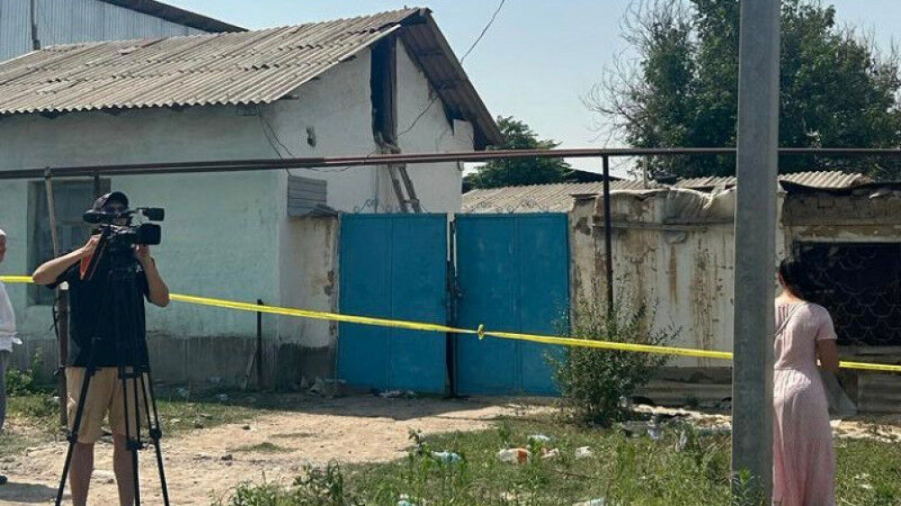 Отец убитой 5-летней девочки в Туркестанской области требует снести дом педофила