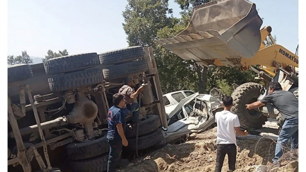 В толпу молящихся врезался грузовик в Турции