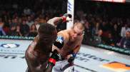 Выжил, но проиграл: сенсацией завершился титульный бой в UFC