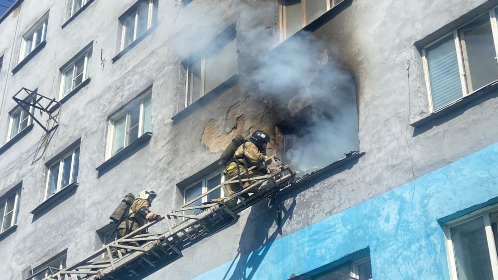 Пожар в 6-этажном доме произошел в Усть-Каменогорске