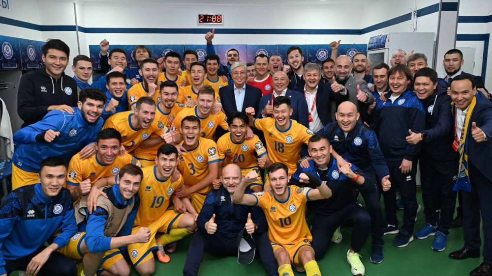 Токаев лично поздравил с победой сборную Казахстана по футболу