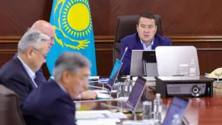 "Чтобы весной асфальт не сошел вместе со снегом". Премьер Смаилов раскритиковал акиматы и дорожников