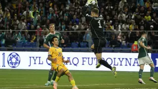 "Я пообещал поработать над этим". За что Президент поругал сборную Казахстана после победы, рассказал тренер