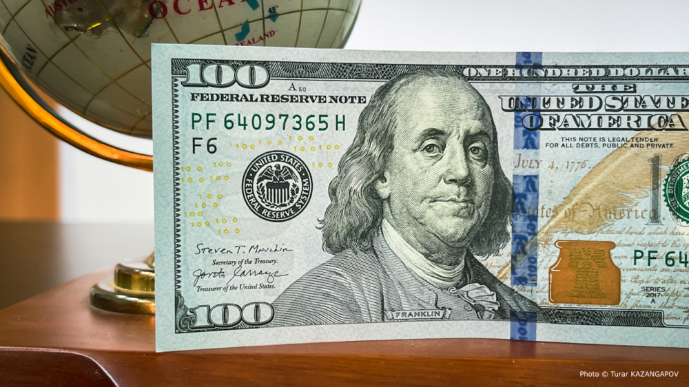 Официальный курс доллара, евро и рубля на 12 сентября назвал Нацбанк
