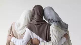 Не должны превращать школы в центры религиозных течений - Кошанов о хиджабе